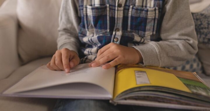 --wi--tujemy-dzie---ksi----ki-z-najm--odszymi-w-no-auto-3553