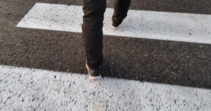 policjanci-ratuj-----ycie-na-przej--ciu-dla-pieszy-auto-6006